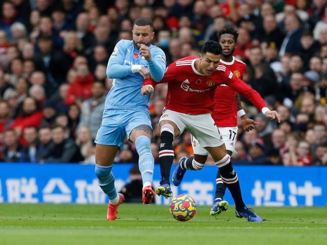 Báo Anh bất ngờ đưa tin Ronaldo vắng mặt derby Manchester,  MU chơi ”hư chiêu”?