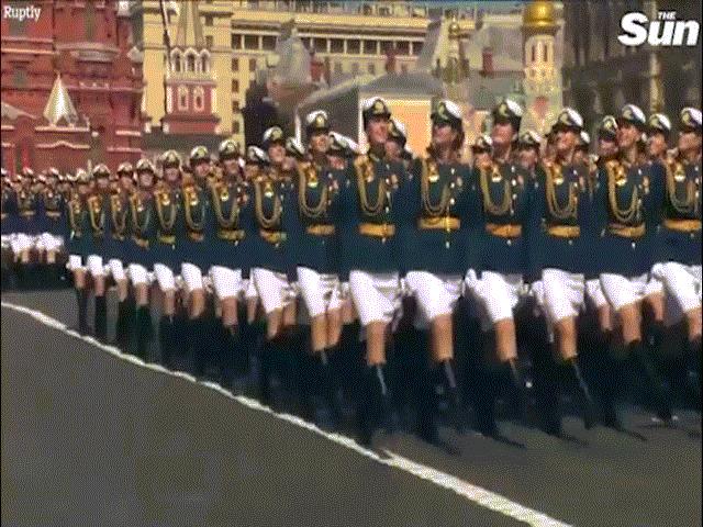 Ngắm những “bóng hồng” xinh như mộng trong lễ duyệt binh Nga