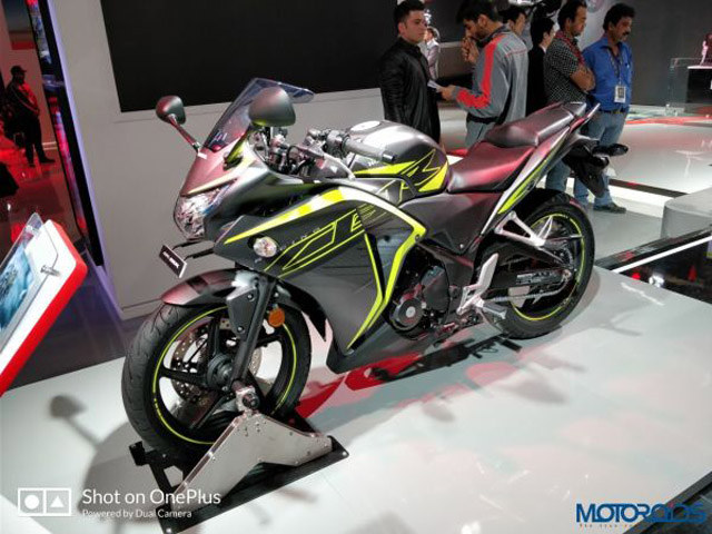 Honda ”lặng lẽ” tăng giá bán 2018 Honda CBR 250R và CB Hornet 160R