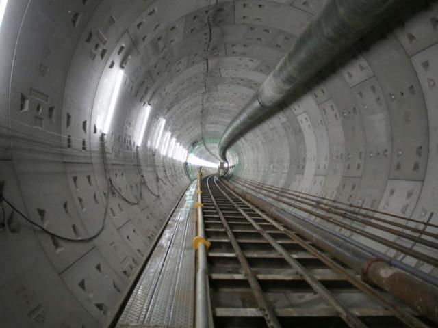 Robot “quái vật” xuyên lòng đất ở Sài Gòn, hoàn thành đường hầm thứ 2 của tuyến metro