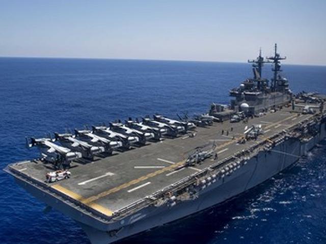 Mỹ “biến hình” tàu đổ bộ USS Wasp thành tàu sân bay ở Biển Đông