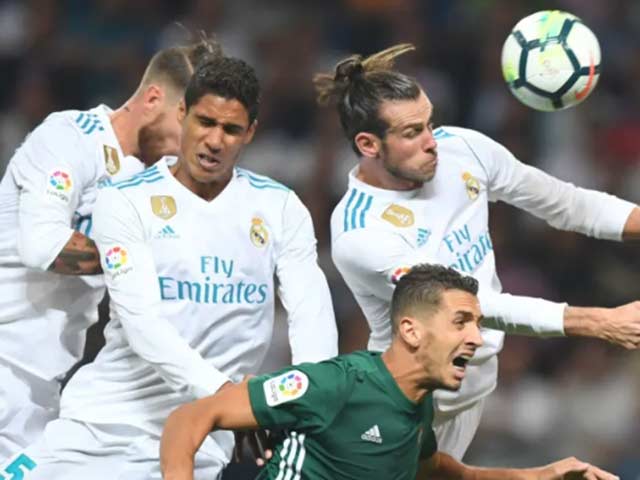 Trực tiếp Real Madrid - Real Betis: Benzema sút trúng cột dọc