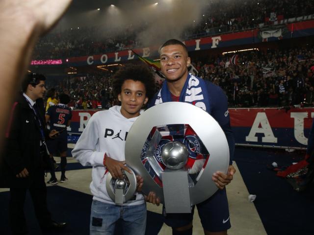 Mbappe phát cáu bị HLV PSG ngăn đua Giày vàng với Messi: Chờ Real giải cứu