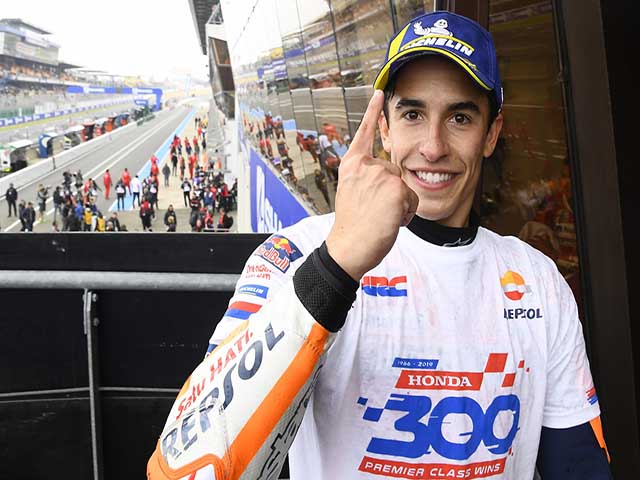 Đua xe MotoGP: Bá chủ thiên hạ & chiến thắng thứ 300 từ ”nhà Vua”