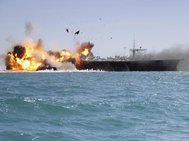Tướng Iran: Tàu chiến Mỹ chuẩn bị hứng ”đòn hủy diệt”