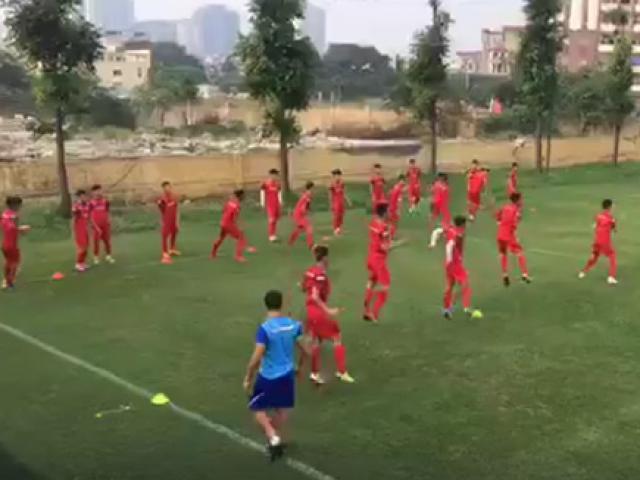 U23 Việt Nam: Bùi Tiến Dũng tranh suất chính, fan đội nắng mua vé đấu Myanmar