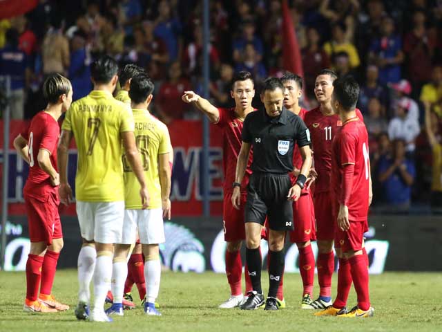 ĐT Việt Nam đấu Thái Lan: Thót tim Lâm ”Tây” bị thủng lưới vẫn thoát thua