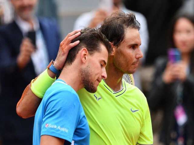 Chung kết Roland Garros: Nadal cứu bóng đỉnh cao, Dominic Thiem bái phục
