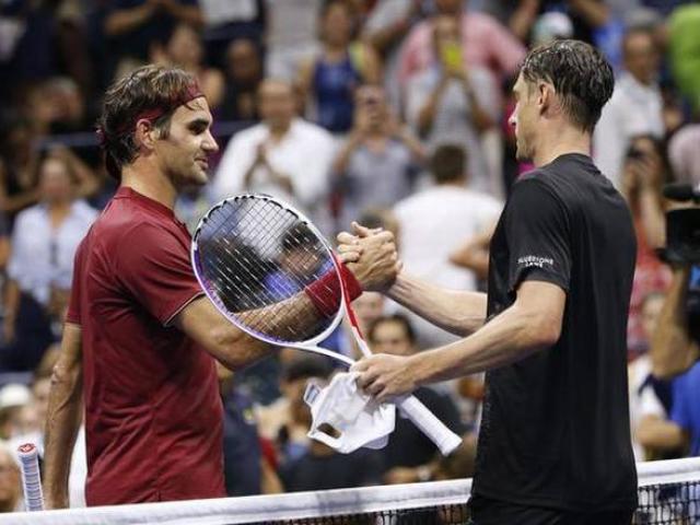 Tennis 24/7: Federer tái đấu hung thần, sao nữ tennis mua chuộc cảnh sát