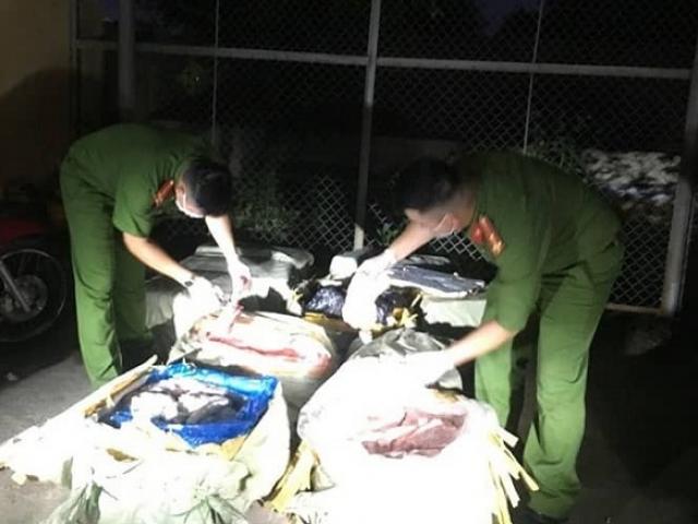 Công an Lạng Sơn thu giữ 200kg nầm lợn thối, đối tượng đã bỏ chạy
