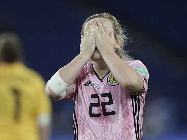 Dẫn 3-0 vẫn bị loại vì VAR 90+4, mỹ nhân rơi lệ: Siêu kịch tính World Cup nữ