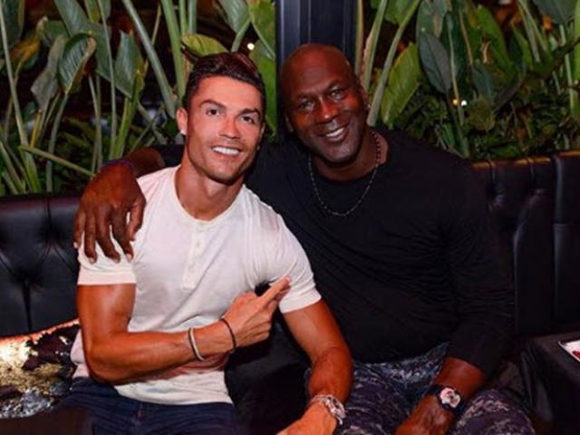 Ronaldo ”song sát” Michael Jordan tạo cú sốc: Tấm ảnh giá ”2 tỷ” USD