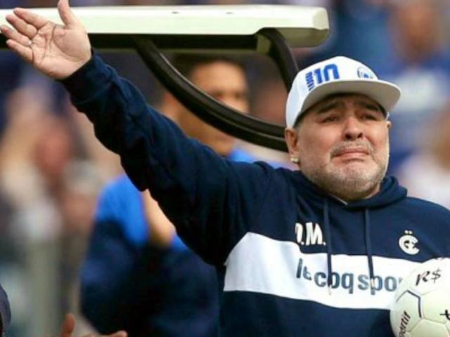 Huyền thoại Maradona điên tiết vì bị giảm lương, nghi nhiễm Covid-19