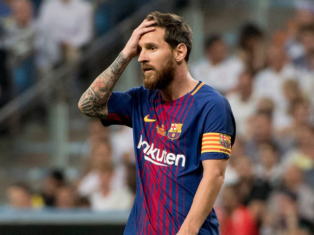 Barca khủng hoảng, sếp lớn tố cáo ”ông trùm”: Messi và dàn SAO bị lừa