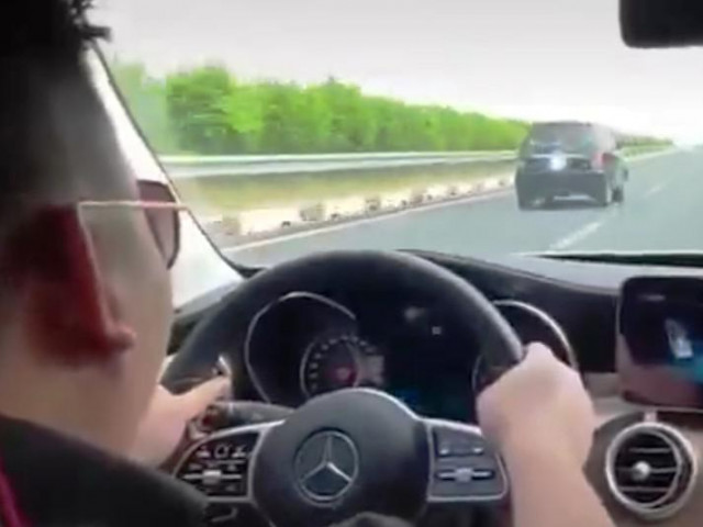 Truy tìm tài xế Mercedes phóng tốc độ ”bàn thờ” 234km/h trên cao tốc