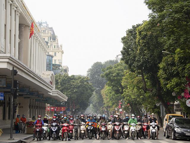 Hình ảnh đường phố Hà Nội trong ngày cuối cách ly xã hội theo Chỉ thị 16