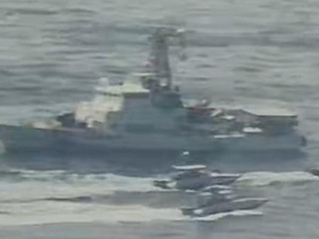 Cận cảnh 11 xuồng cao tốc Iran áp sát nguy hiểm tàu chiến Mỹ