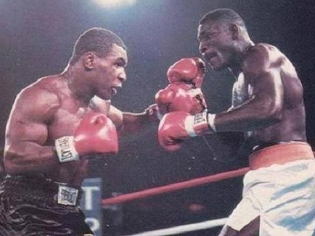 Võ sĩ đấm ngang ngửa Mike Tyson, ”Quả đấm thép” chỉ như ”gãi ngứa”