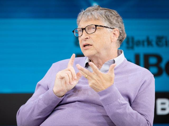 Tỷ phú Bill Gates: 5 ”vũ khí” cần có để đánh bại đại dịch Covid-19