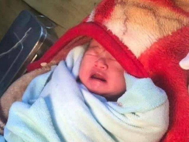 Bé gái sơ sinh bị bỏ rơi trong nhà nghỉ tại Yên Bái