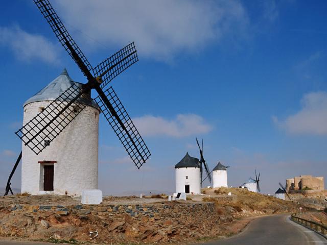 Ngỡ ngàng ngôi làng cối xay gió có thực trong truyện Đôn Kihôtê ở Tây Ban Nha