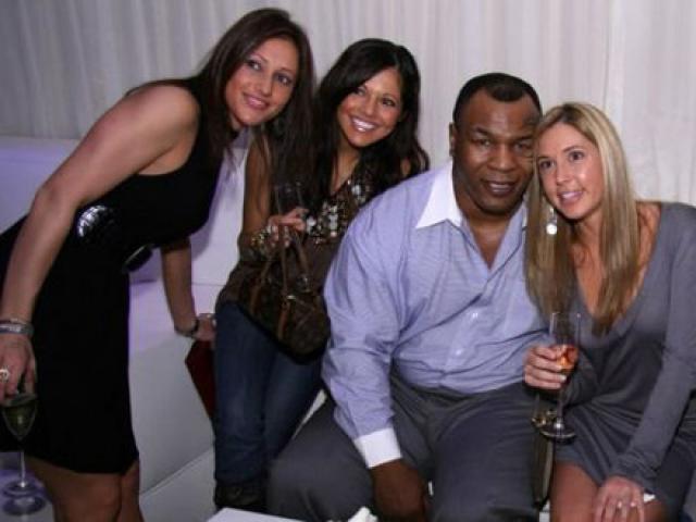 Mike Tyson từng “ngáo” ma túy, đánh đập 7 cô gái “bán hoa”