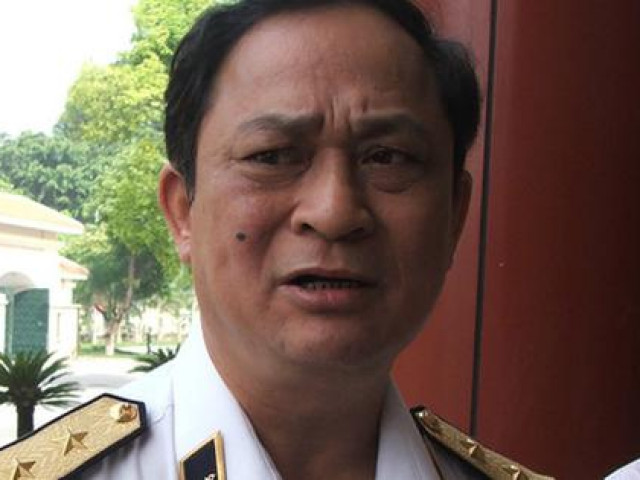 Sáng nay, nguyên thứ trưởng Bộ Quốc phòng Nguyễn Văn Hiến cùng Út ”trọc” hầu toà