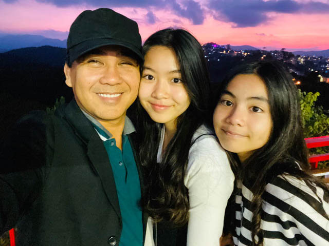 “MC giàu nhất VN” chia sẻ cách nuôi dạy 2 con gái xinh như Hoa hậu