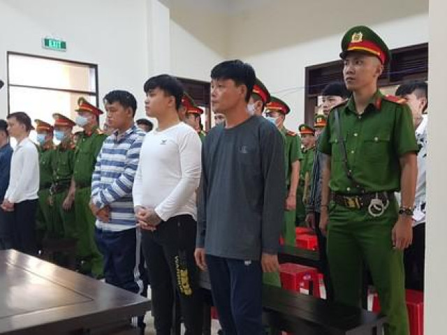 Clip: Hàng trăm cảnh sát bảo vệ phiên tòa xử 28 giang hồ Cai Lậy