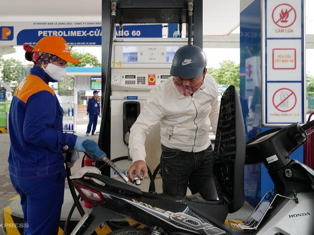 Giá dầu hôm nay 27/5: Quay đầu giảm, có hay không hiện tượng thiếu xăng tại Việt Nam?