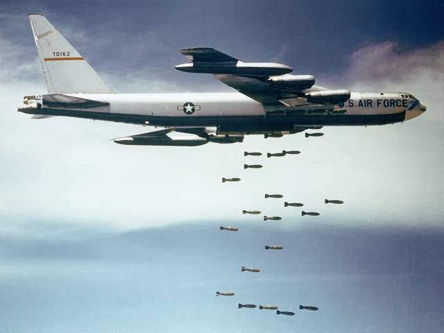 Cách khởi động kỳ lạ của máy bay B-52 huyền thoại