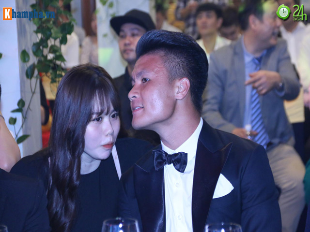 Quang Hải tình tứ bên bạn gái mới: Hot girl Huỳnh Anh sẽ bị ”soi” ra sao?