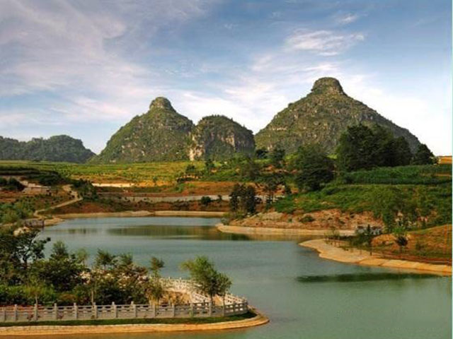 Truyền thuyết đau lòng về ngọn núi có hình bầu ngực kỳ lạ ở Trung Quốc