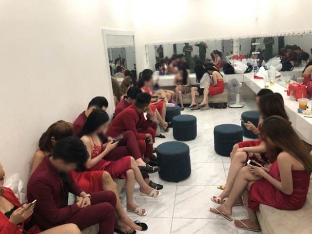 Phát hiện 56 dân chơi dương tính ma túy tại quán bar lớn nhất quận Bình Tân