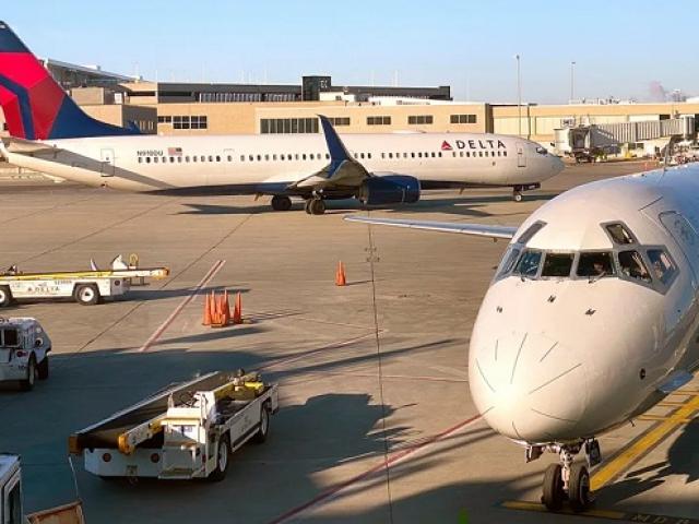 Mỹ cấm các hãng hàng không Trung Quốc