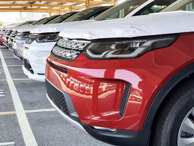 Lô xe Land Rover Discovery Sport 2020 chính hãng đầu tiên cập cảng Việt Nam
