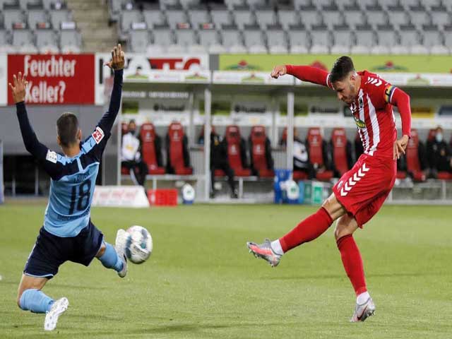 Video highlight trận Freiburg - Monchengladbach: Giá đắt phải trả, vé C1 lung lay