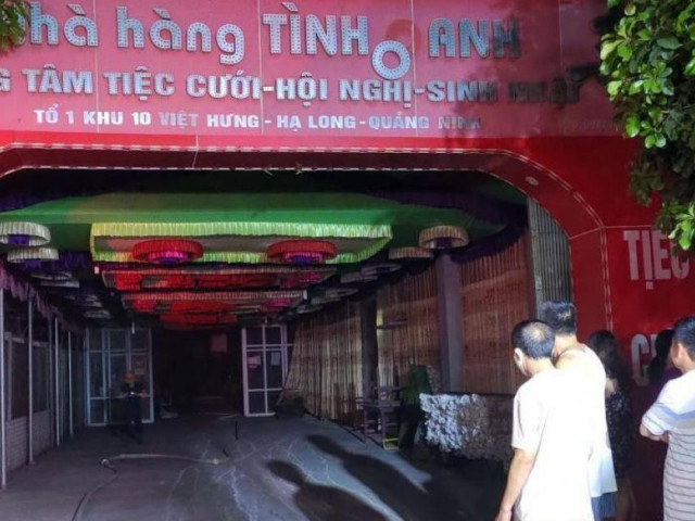 Kho chứa đồ tang lễ bốc cháy trong đêm, lan sang trung tâm tiệc cưới