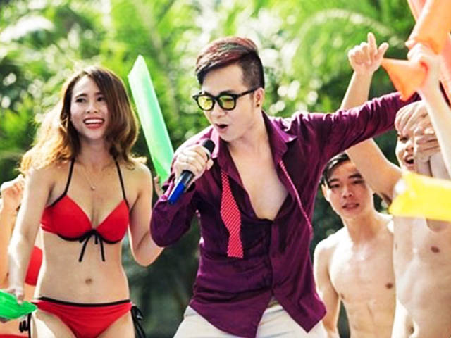 Con nuôi ”ông hoàng nhạc sến” mặc bikini hát Bolero remix 2 năm kiếm 10 tỷ là ai?