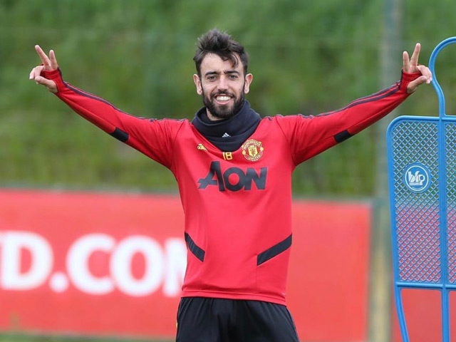 Bruno Fernandes phô diễn kỹ thuật đá phạt thần sầu: Fan MU phát cuồng