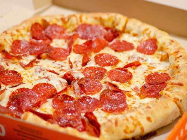 Được giao pizza tận nhà mỗi ngày dù không đặt hàng, người đàn ông sợ hãi đến ám ảnh