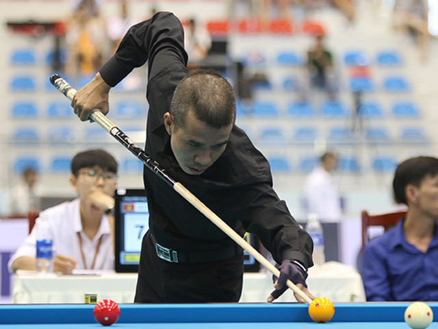 “Vua bi-a” Quyết Chiến thi carom 1 băng, đi “cơ điên” 39 điểm khó tin