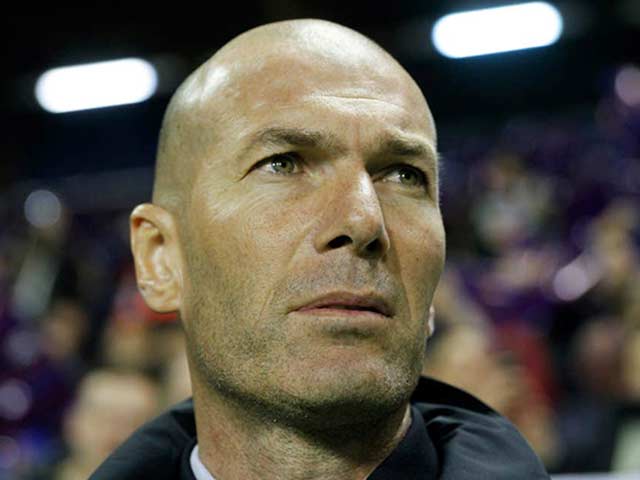 ”Ông trùm” Real cảnh báo Zidane, lấy huyền thoại ra dọa đoạt ”ghế nóng”