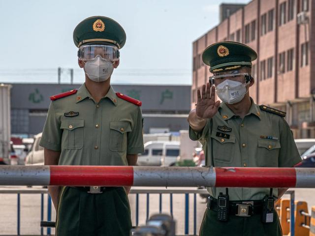 Trung Quốc: Thiết quân luật thành phố 11 triệu dân vì Covid-19