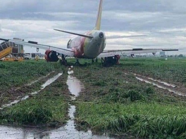 Máy bay trượt khỏi đường băng Tân Sơn Nhất: Vietjet lên tiếng xin lỗi