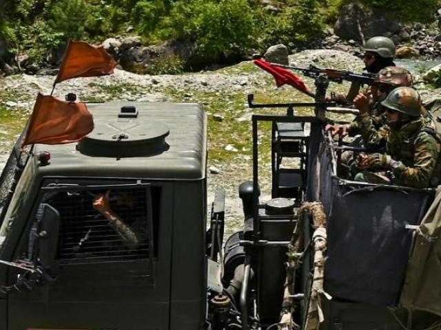 Ấn Độ dồn quân đến biên giới sát Trung Quốc, cách ranh giới 500m