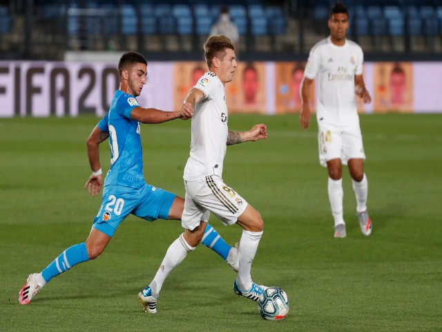 Video highlight trận Real Madrid - Valencia: Người hùng dự bị & 3 bàn mãn nhãn