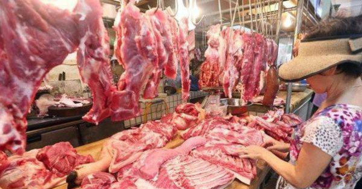 Giá heo hơi giảm thấp nhất 2 tháng, thịt lợn tại quầy có giảm theo?