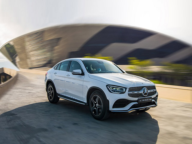 Giá lăn bánh xe Mercedes-Benz GLC 300 4MATIC mới nhất tháng 6/2020