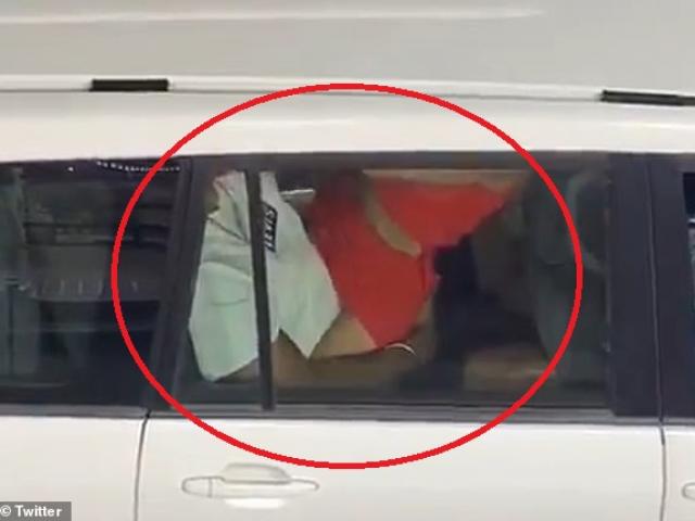 LHQ sốc với video nhân viên ”quan hệ” trên ô tô